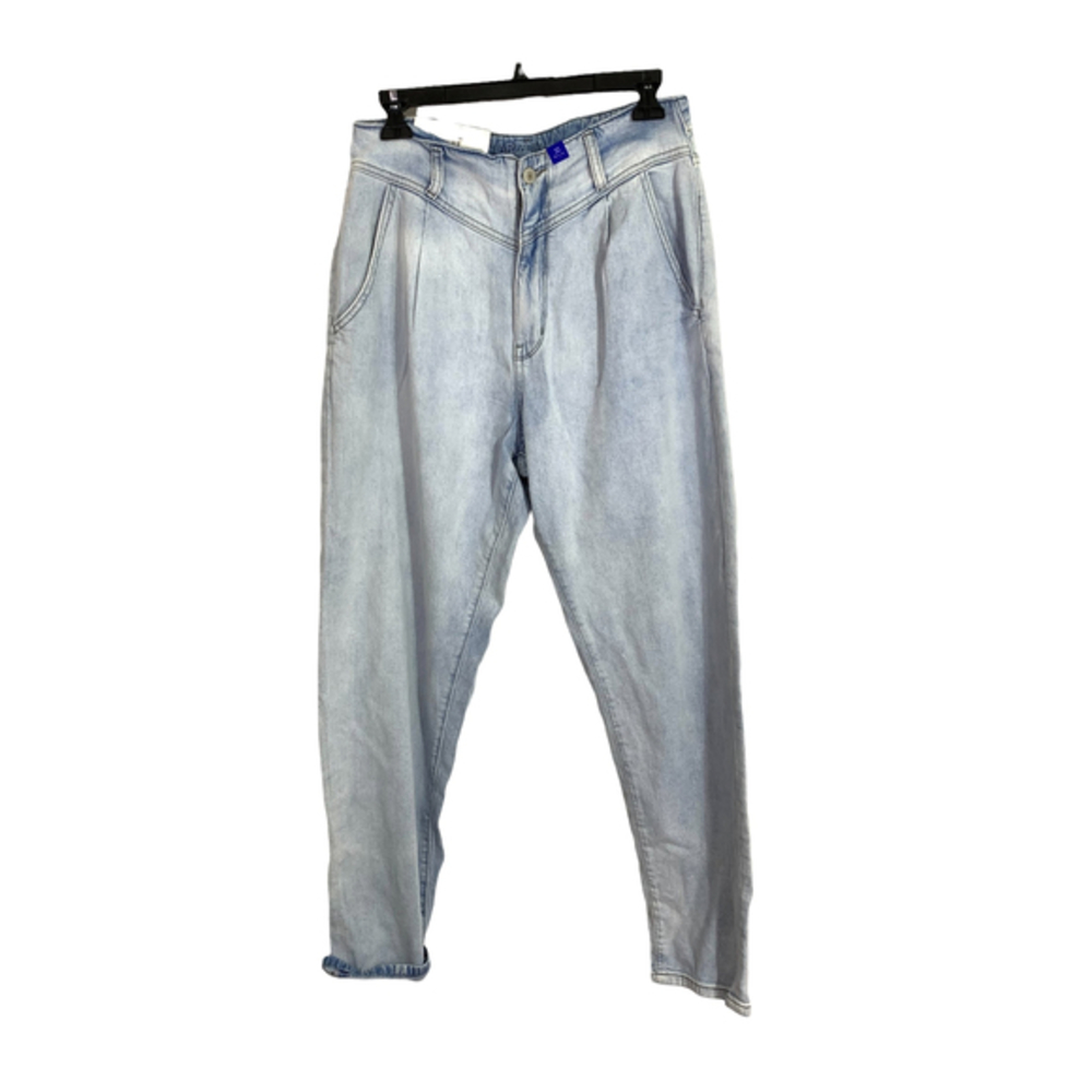 NWT Arizona Mom Jeans, Hi-rise, semi-relaxed fit, tapered leg, Sz 11, light blur